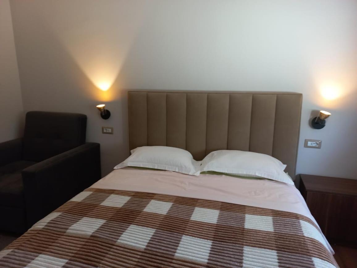 Penthouse & Aparts Guest house